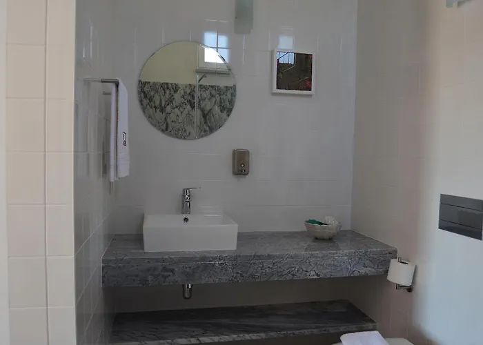 Entre Vinhas & Mar Feriegård